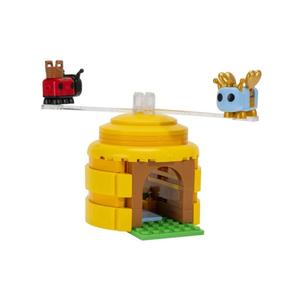 Adopt Me! Coffee Shop Interior with Queen Bee Building Set - 225pc